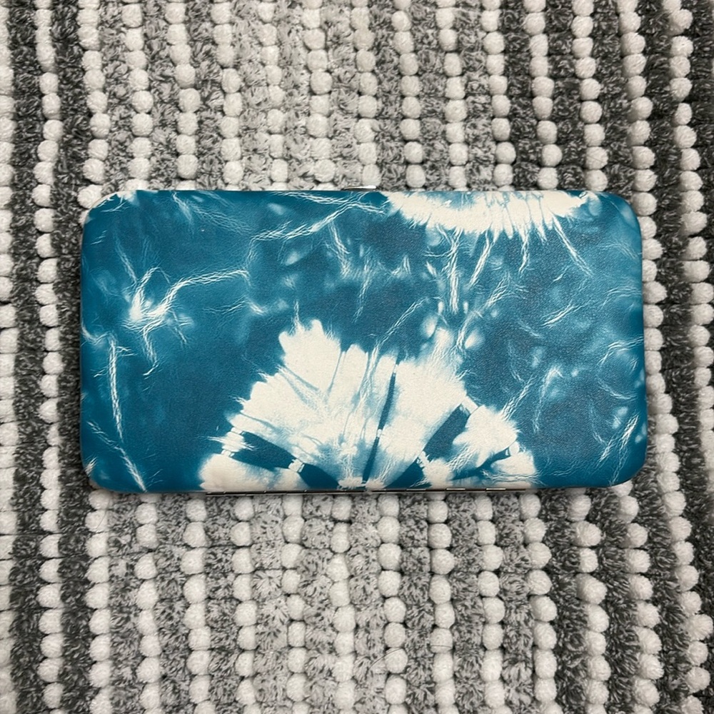 Snap Blue/White Tie Dye Wallet